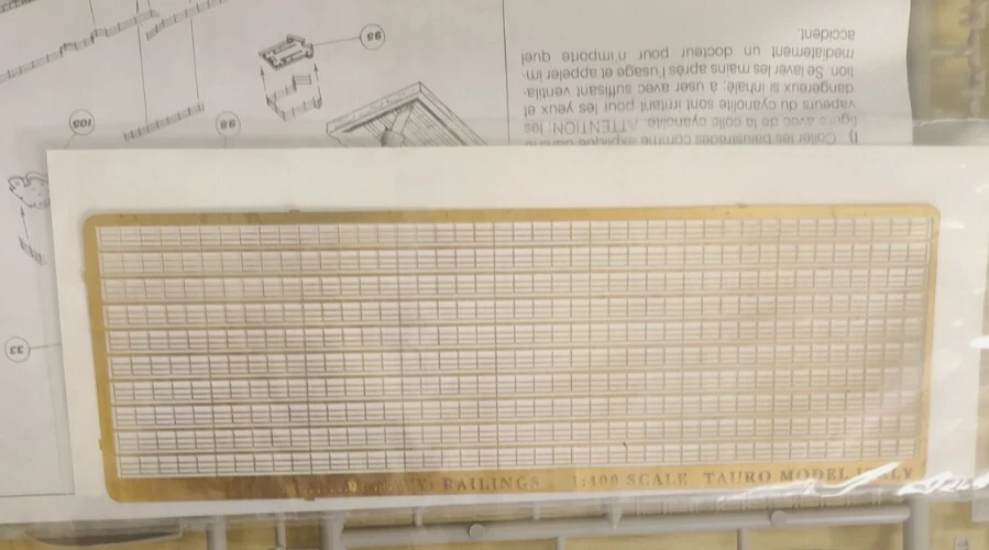 TAURO MODEL 1:400 KIT NAVE INCROCIATORE PESANTE R.N. GORIZIA 229 PARTI ART 203 - Immagine 4 di 4