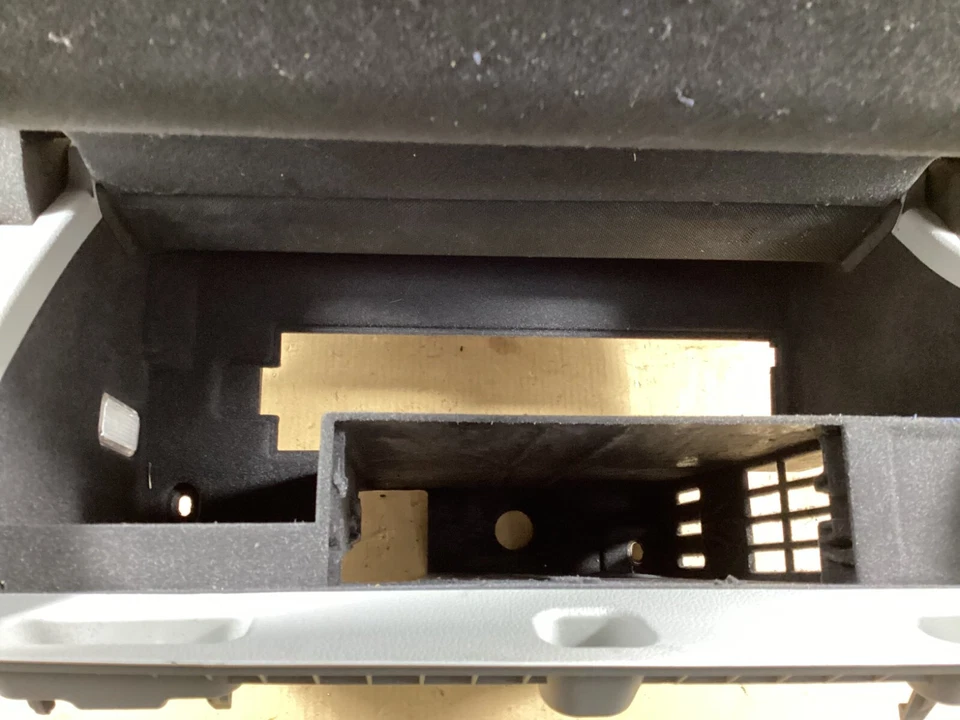 2015-2020 AUDI A3 ПРАВАЯ ПАССАЖИРСКАЯ СТОРОНА ПРИБОРНАЯ ПАНЕЛЬ ПЕРЧАТОЧНЫЙ ОТСЕК КОРОБКА 8V0880842A OEM - Изображение 4 из 4