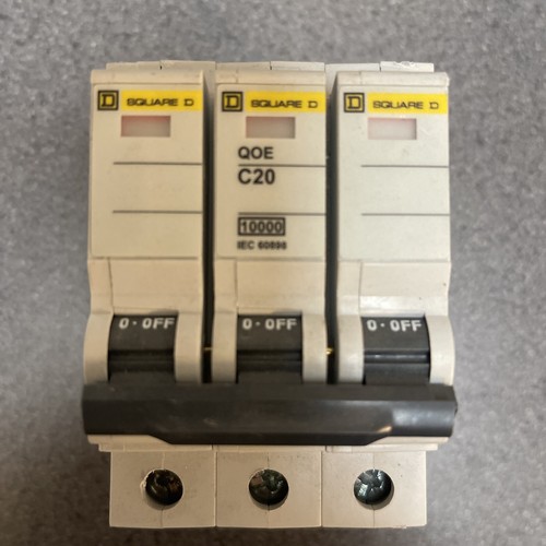 INTERRUTTORE QUADRATO D 20 AMP TIPO C 10kA MCB QOE 10000 C20 20A triplo polo
