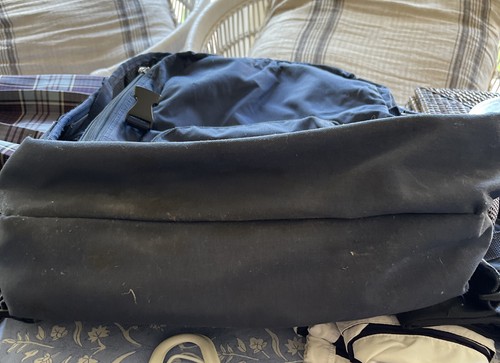 MENTONE GIRLS SECONDARY SCHOOL SCHOOL BAG PRELOVED CONDITION. - Picture 6 of 6