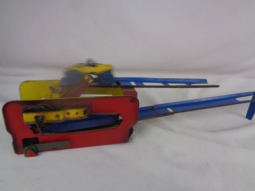 Vintage 1920's Wolverine Pressed Steel Wind-up Over & Under Car & Track - Works! - Picture 2 of 11