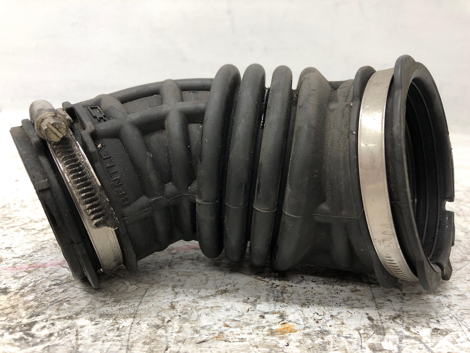2016-2020 BENTLEY BENTAYGA OEM 6.0L W12 RIGHT AIR INTAKE SUCTION HOSE 36A129628