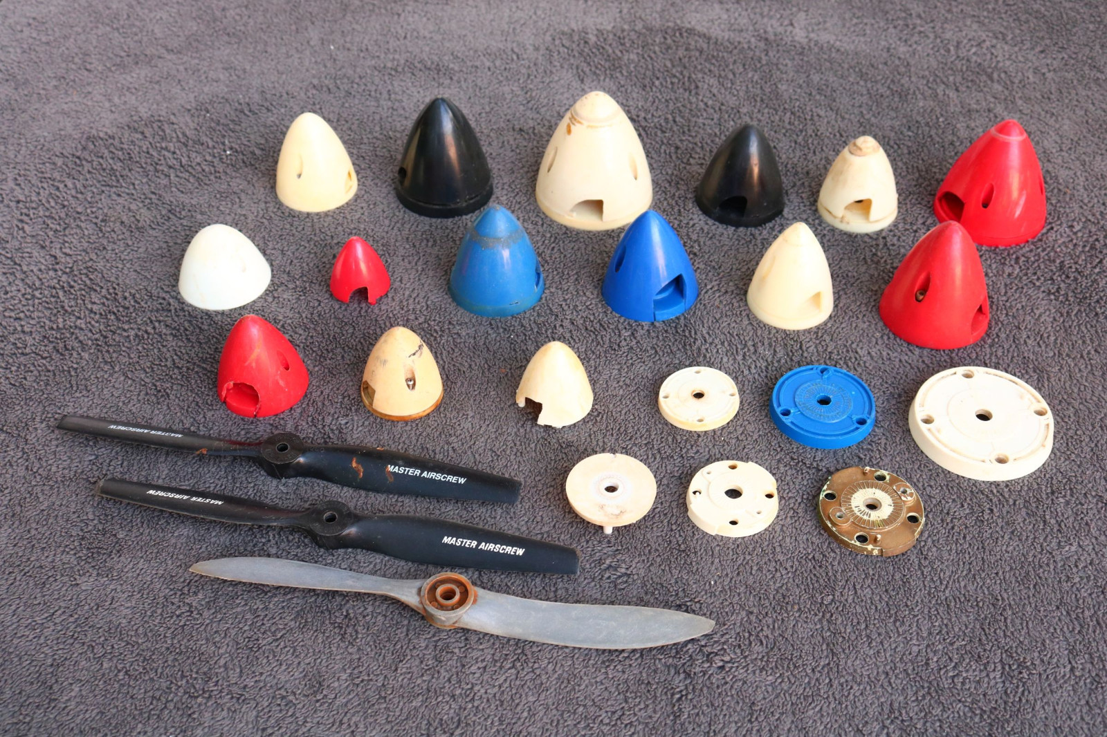 Huge Lot RC Propeller Hub Mixed Large Small Propeller Prop Plane Spinner Vintage Huge Lot RC Propeller Hub Mixed Large Small Propeller Prop Plane Spinner Vintage