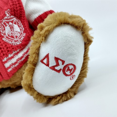 Oso de peluche Delta Sigma Theta con suéter tejido rojo y collar de perlas 14" - Imagen 11 de 14
