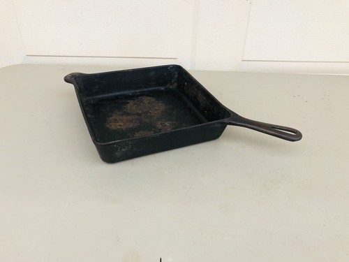 GRISWOLD Cast Iron Square Utility Skillet No. 768