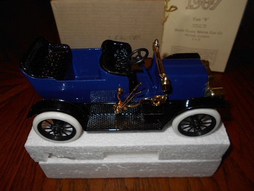 Deere-Clark Motor Car Co. 1907 Type "B", Blue Diecast Replica w/Booklet & Box - Picture 7 of 13