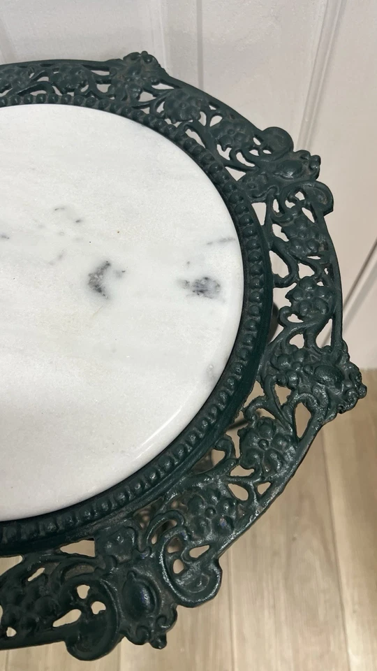 Антикварная чугунная подставка для растений с мраморным верхом — винтажный декор высотой 28 дюймов - Изображение 3 из 4