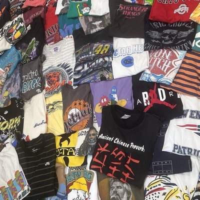 3 Graphic T-Shirt Lot Random VTG Sports Bands Movies Anime 90s Y2K Streetwear eu
