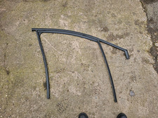 RENAULT CLIO MK4  DRIVERS FRONT TOP DOOR RUBBER BLACK 441T