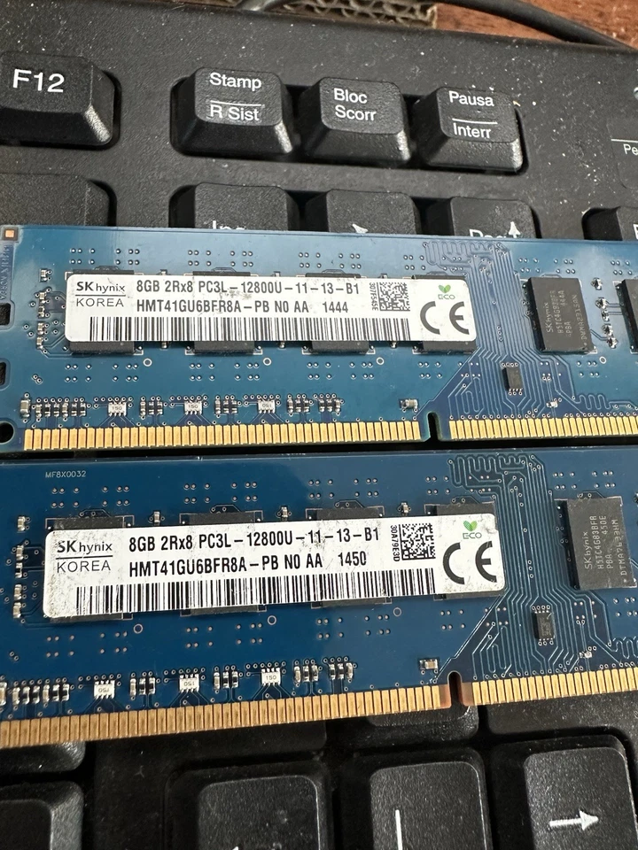 SK HYNIX HMT41GU6BFR8A-PB - 16 GB (2X8 GB) - PC3L-12800U - DDR3 RAM - Immagine 2 di 4