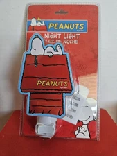 Peanuts / Idea Nuova, Inc. Snoopy Night Light -New And Sealed In Package