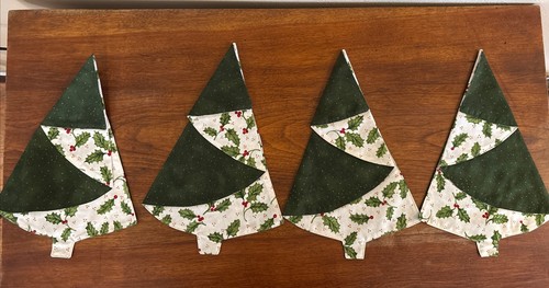 4er Set Handarbeit - gefaltete Weihnachtsbaumservietten - wendbar - Neu - Bild 1 von 4