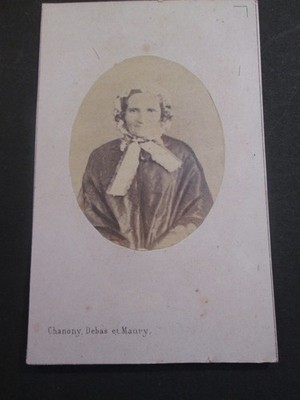 CDV Foto Frau im Medaillon Klischee Chanony Debas & Maury PARIS