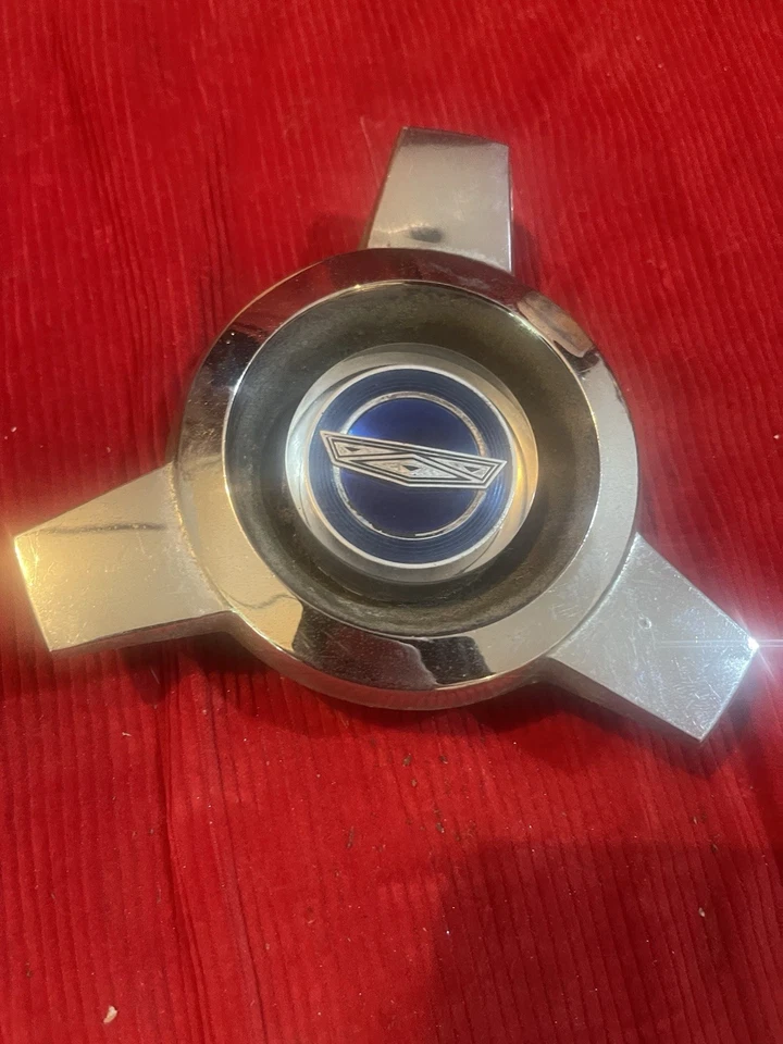 Ford Mustang 1965-1966 tapacubos de rueda de alambre giratorio vintage original usado Foto 3 de 4