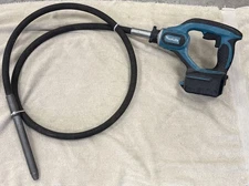 Makita XRV02Z 18V LXT Lithium-Ion Cordless 8-Feet Concrete Vibrator Tool Only
