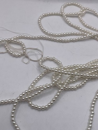Collar de perlas sintéticas blancas vintage de 56" de largo hecho a mano tamaño de cuentas de 0,09" - Imagen 6 de 7