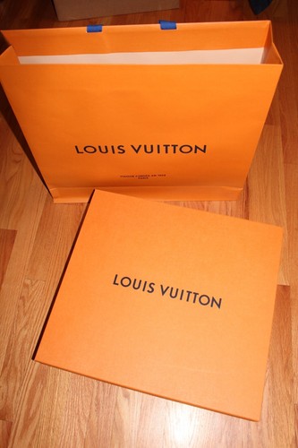 Authentic LOUIS VUITTON Extra Large Magnetic Box 18x18x3.5" Bag Ribbon Receipt - Picture 2 of 11