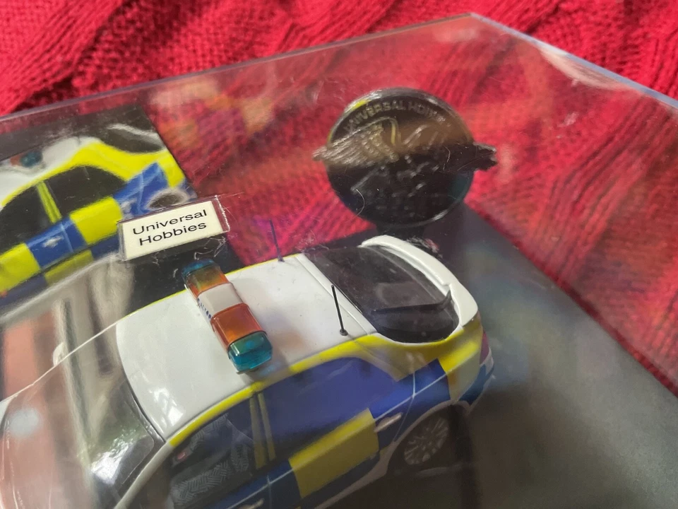 Universal Hobbies - Renault Laguna II Dynamique V6 24v - (Police Car) - Image 3 of 4