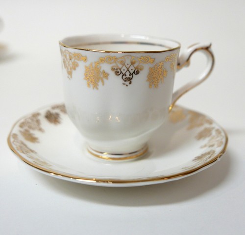 6 Royal Albert England Bone China Gold White Demitasse Cups and Saucer Set - Picture 7 of 19