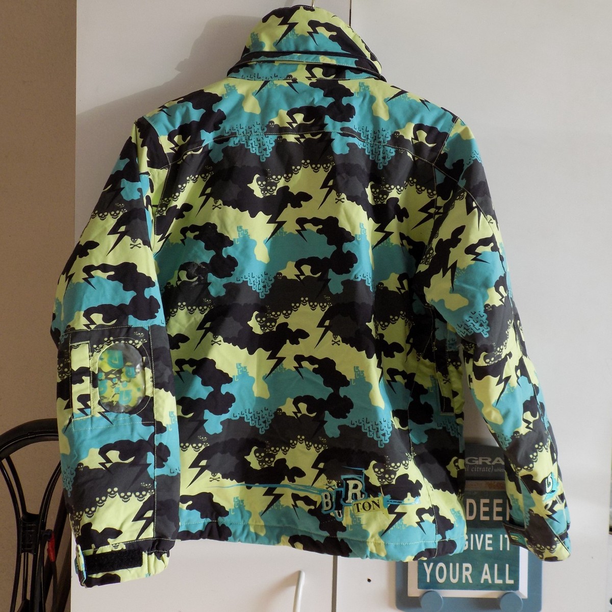 Burton Dryride Boys/Youth Size L Snowboard Ski Jacket Skull