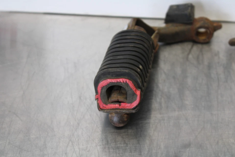 78-79 HONDA GOLDWING 1000 REPOSAPIÉS DELANTEROS JUEGO CLAVIJAS PELDAÑOS PAR BB171 Foto 2 de 4