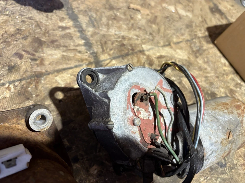 Motores limpiaparabrisas Plymouth Dodge de colección Foto 2 de 4