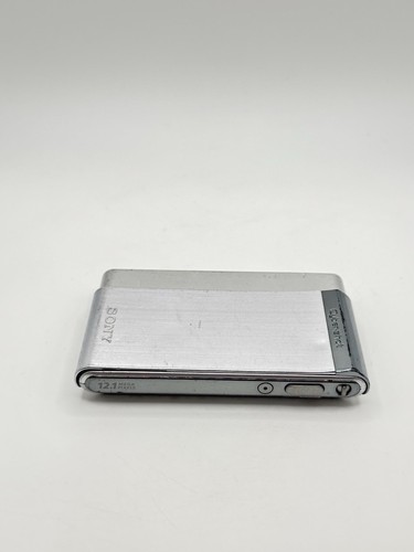 Sony Cyber-shot DSC-T90 12.1MP DigiCam (Zeiss Lens) - Silver + battery - TESTED - Picture 4 of 6
