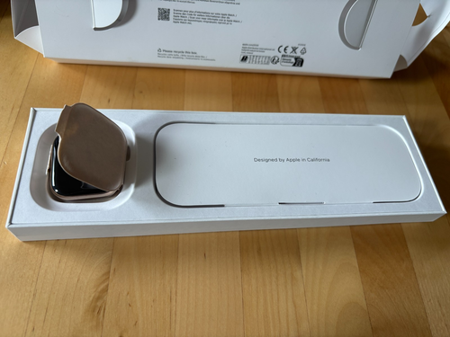 Apple Watch Series 10 – 42 mm Titan Gold + 2 Sport Loops + AppleCare+ - Bild 7 von 8