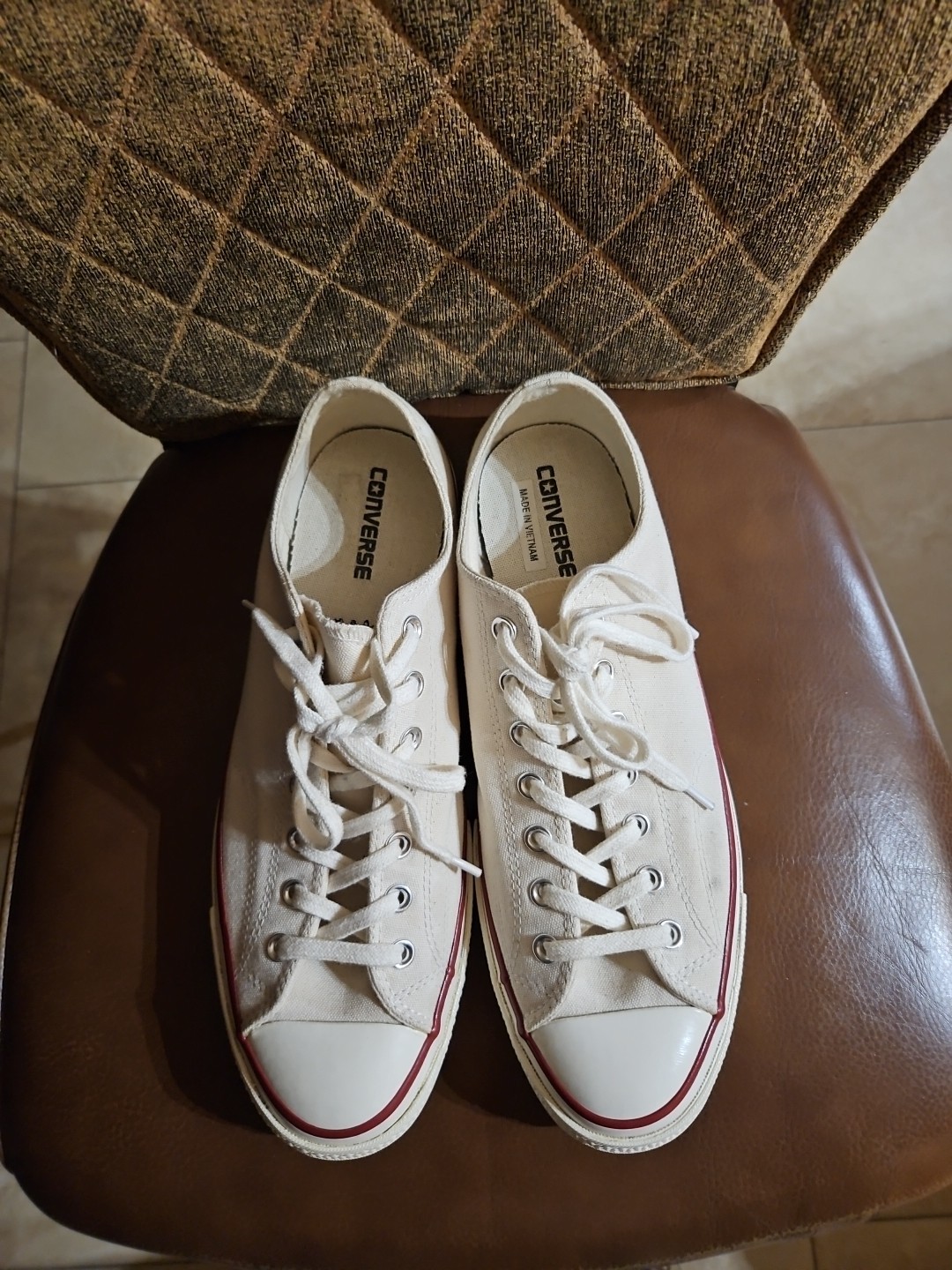 Converse Chuck 70 Low Top Lace Up Sneakers Shoes Men's 12 Women's 14 Parchment thumbnail 2