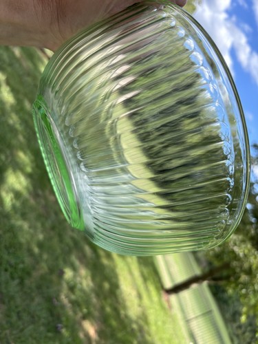 Pyrex Green Glass 7403-S Fluted 10 Cup Mixing Bowl 2.5L Very Good Used Con GLOWS - Picture 3 of 7