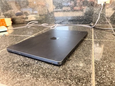 Apple MacBook Air 13.6-inch M2 Chip 8GB RAM 256GB SSD Midnight