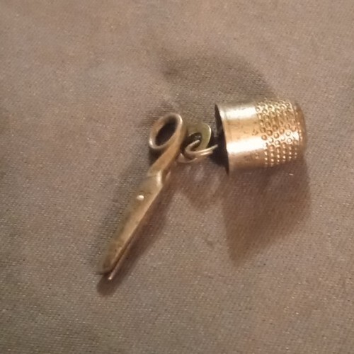 Vintage Sterling Silver Sewing Thimble & Articulating Scissors Charm Pendant - Bild 3 von 6