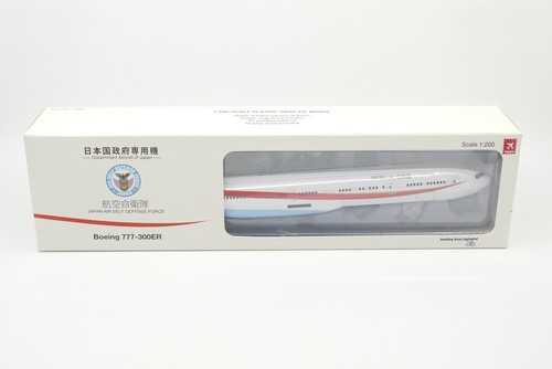 Hogan Wings 10604, Boeing 777-300ER 80-1111, JASDF, 1:200 - Picture 2 of 12