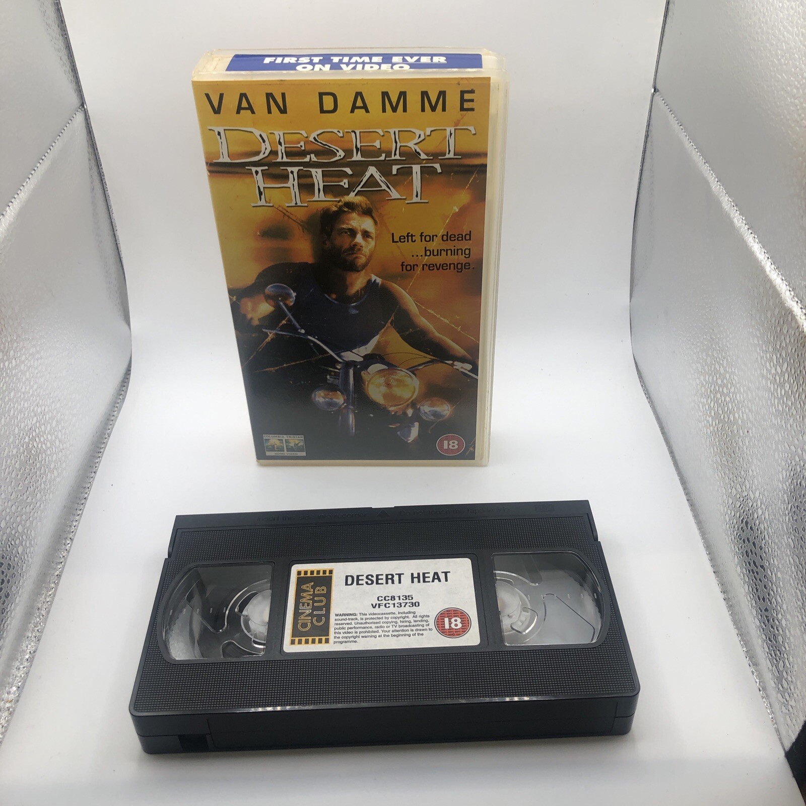 Desert Heat - VAN DAMME - VHS  Video - PAL - 2000 - Columbia Tristar Home Video