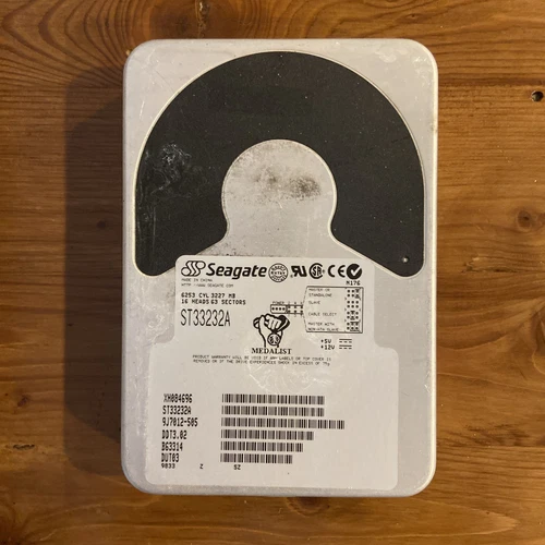 4GB Seagate Medalist Hard Drive 4500RPM ATA 33 128KB Cahe IDE 3.5in