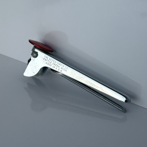 The Keyes-Davis Co. Vintage Spouto Automobile Oil Can Opener Tool RED TOP - Picture 1 of 5