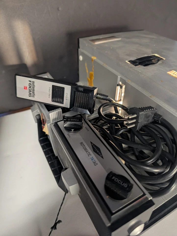 Sawyers Rotomatic 707AQ Automatic Focus Quartz Iodine Lamp 2x2 Slide Projector. - Image 2 of 4