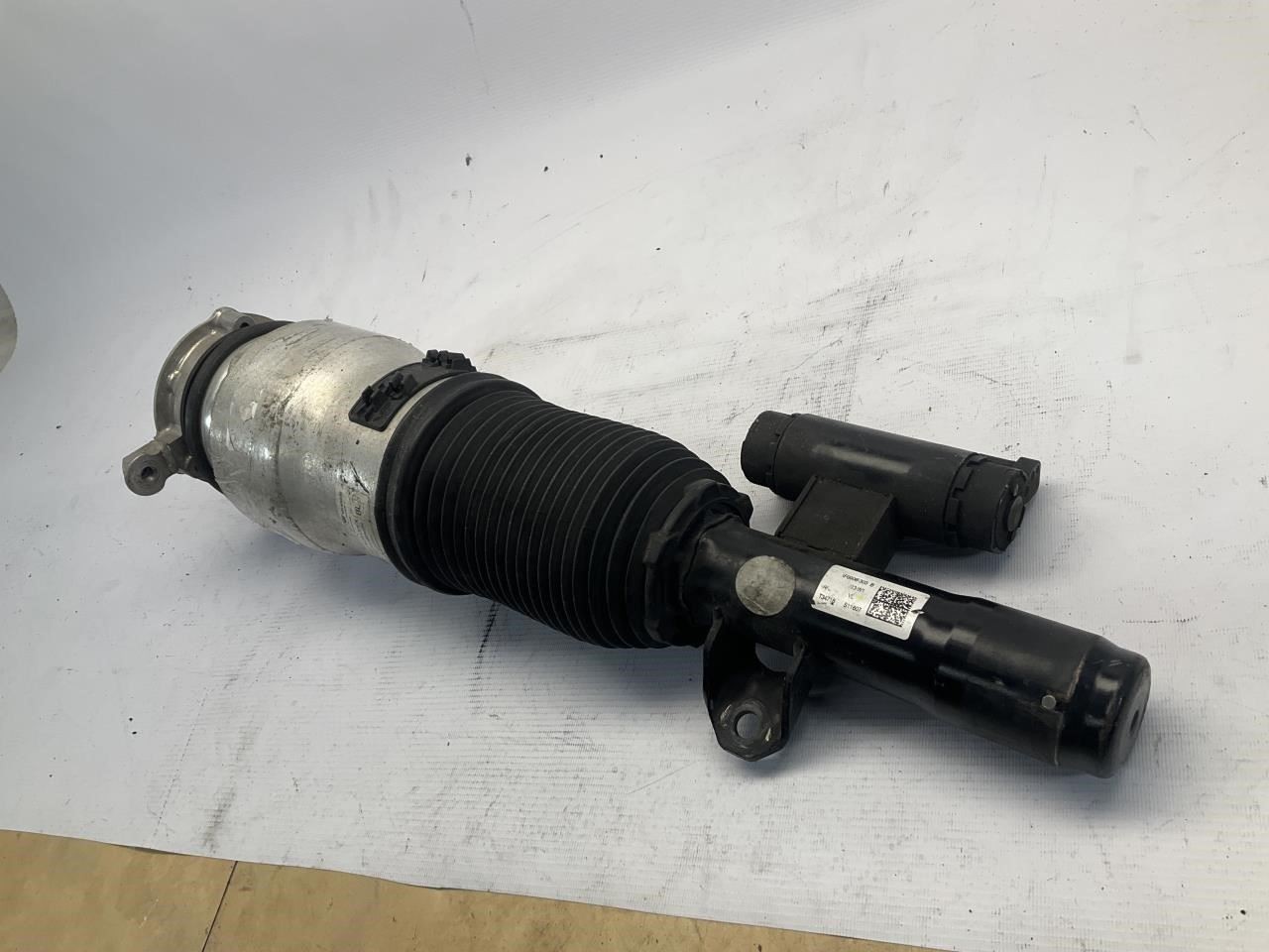 18-24 Rolls Royce Cullinan RR31 Front Left Driver Strut Shock Absorber T