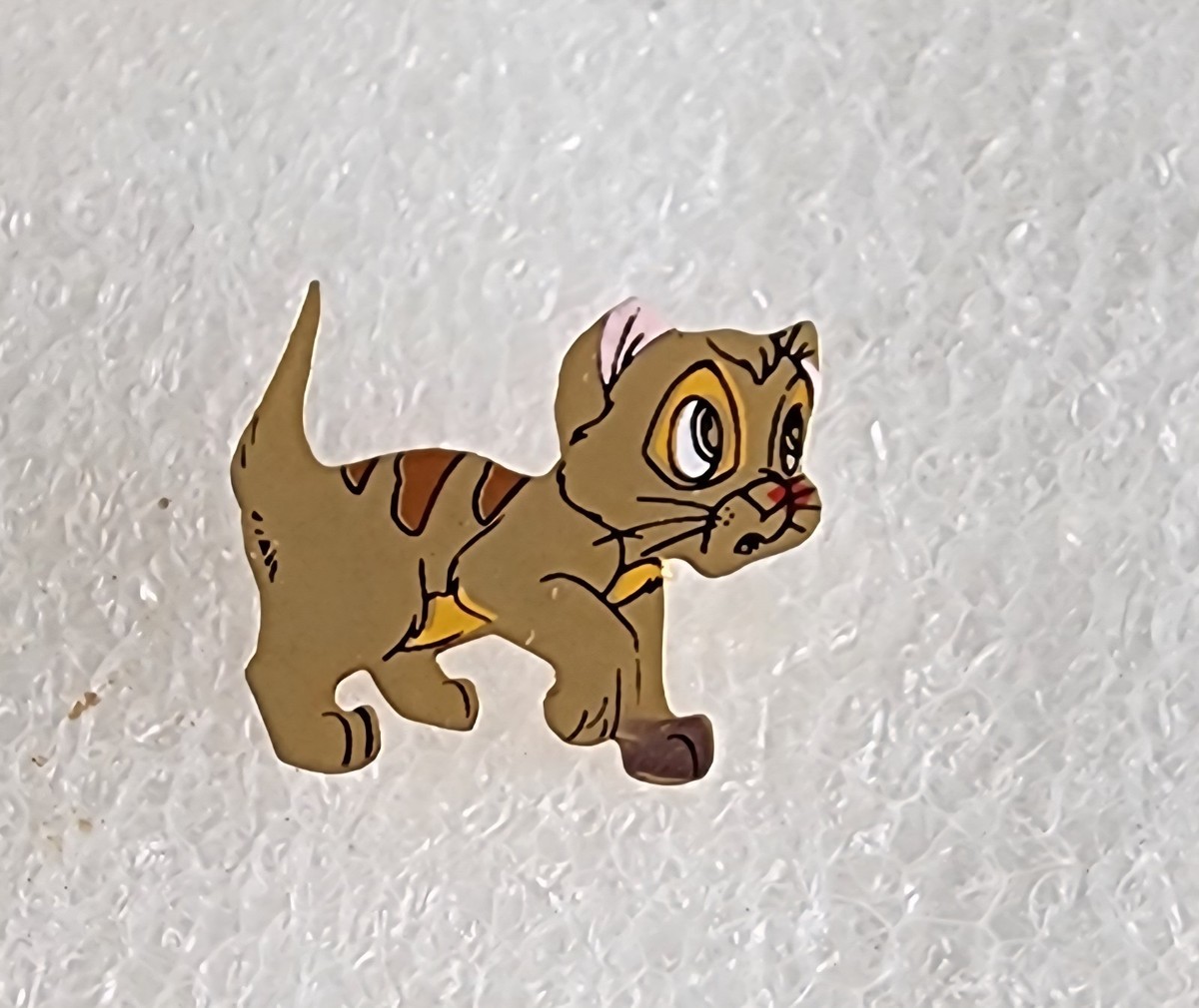 ✨Disney OLIVER & CO~1988 Metal Enamel Gold Vintage OLIVER Pin