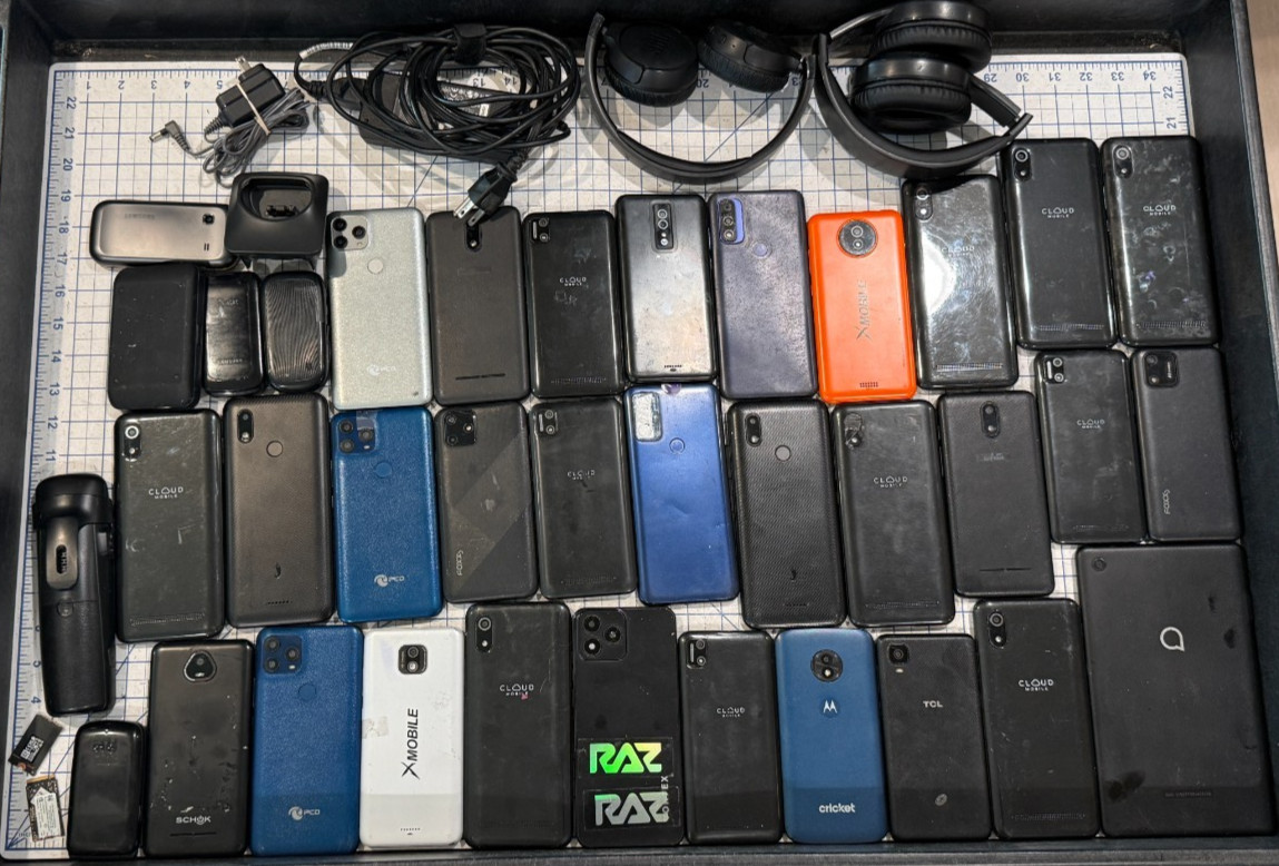 Lot of 38 Alcatel,Cloud Mobile,Focus & more see pics for salvage parts or repair