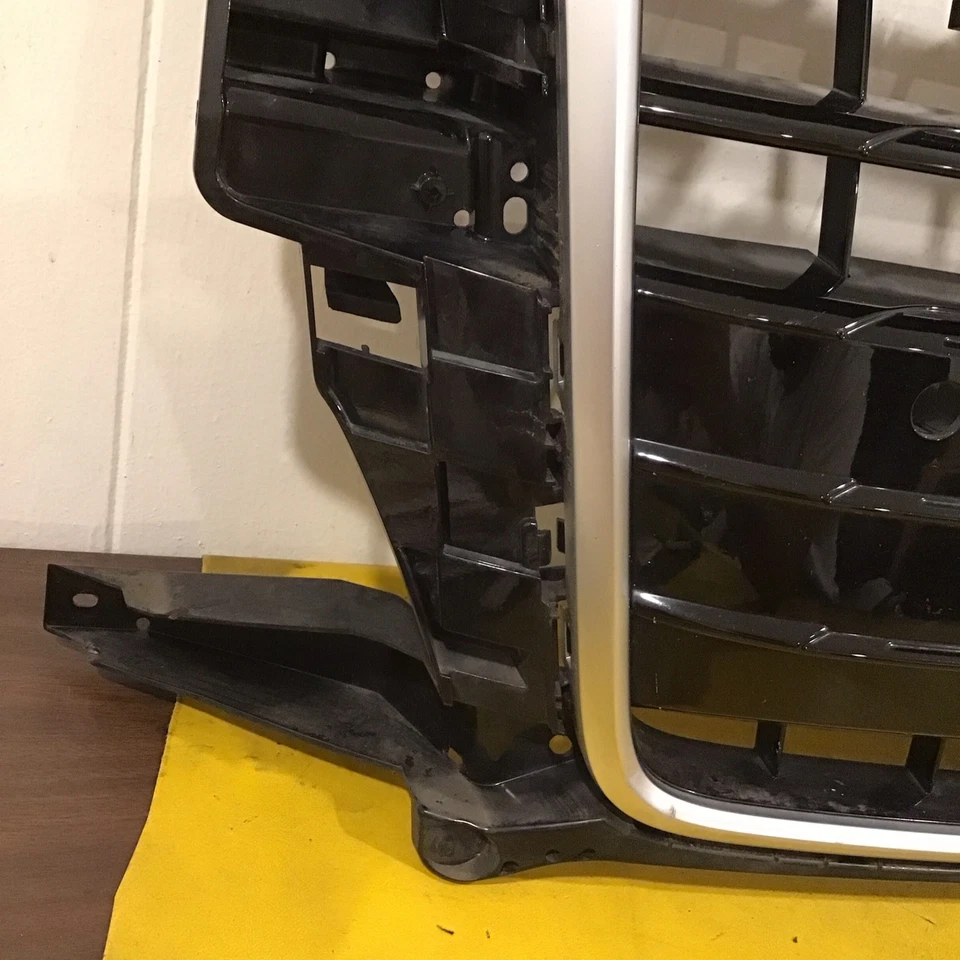 Parachoques delantero completo Audi Q3 Quattro 2016 2017 2018 8U0,853,653,M OEM Foto 2 de 4