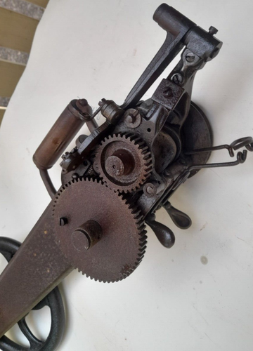 ANTIQUE ORIGINAL CAST IRON SINGER 35-K1 HAND CRANK CARPET SEWING MACHINE 1900's - Picture 6 of 18
