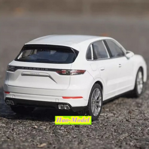 Welly 1:24 Porsche Cayenne Model Alloy Diecast Metal Hobby Display Ornament Toys - Picture 6 of 10