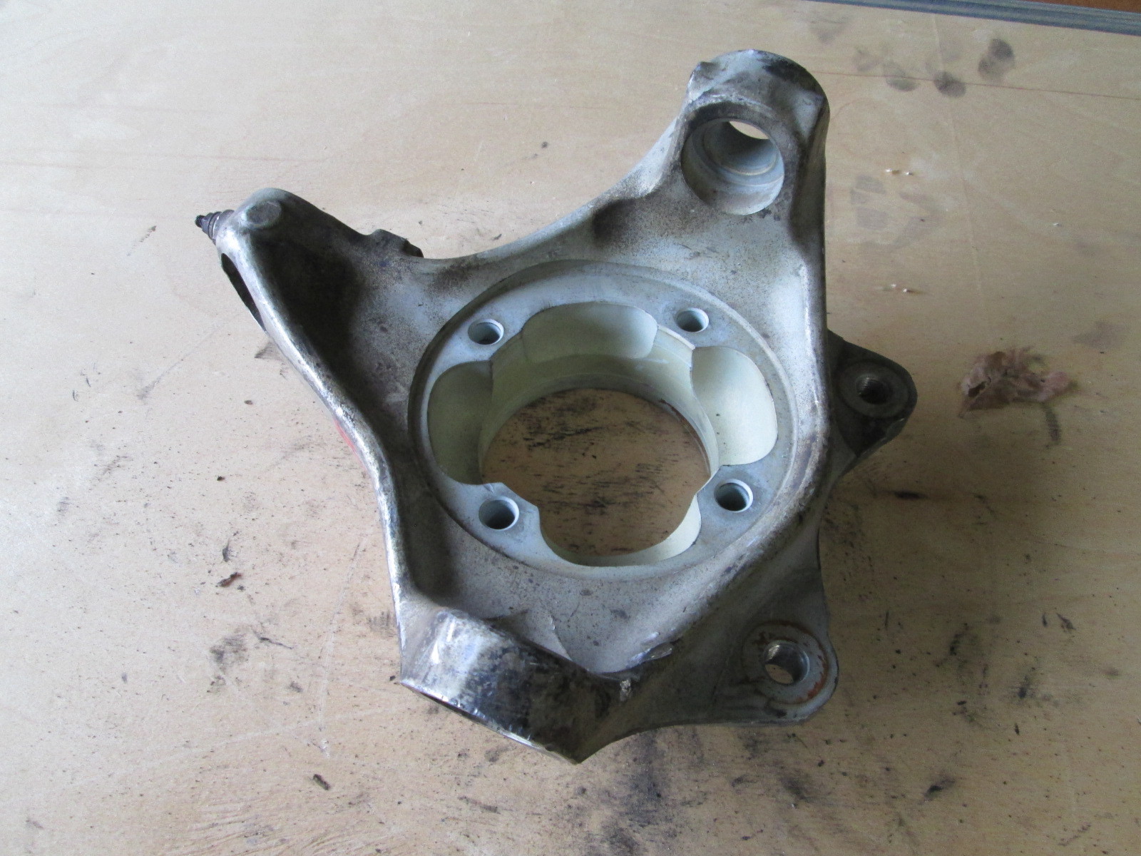 Ferrari 355 - RH Front Steering Hub Knuckle / Spindle (D) # 175487