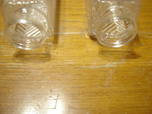 Pair Pressed Glass Tower Shades Ribbed Design 9" tall #4238 - Bild 2 von 5