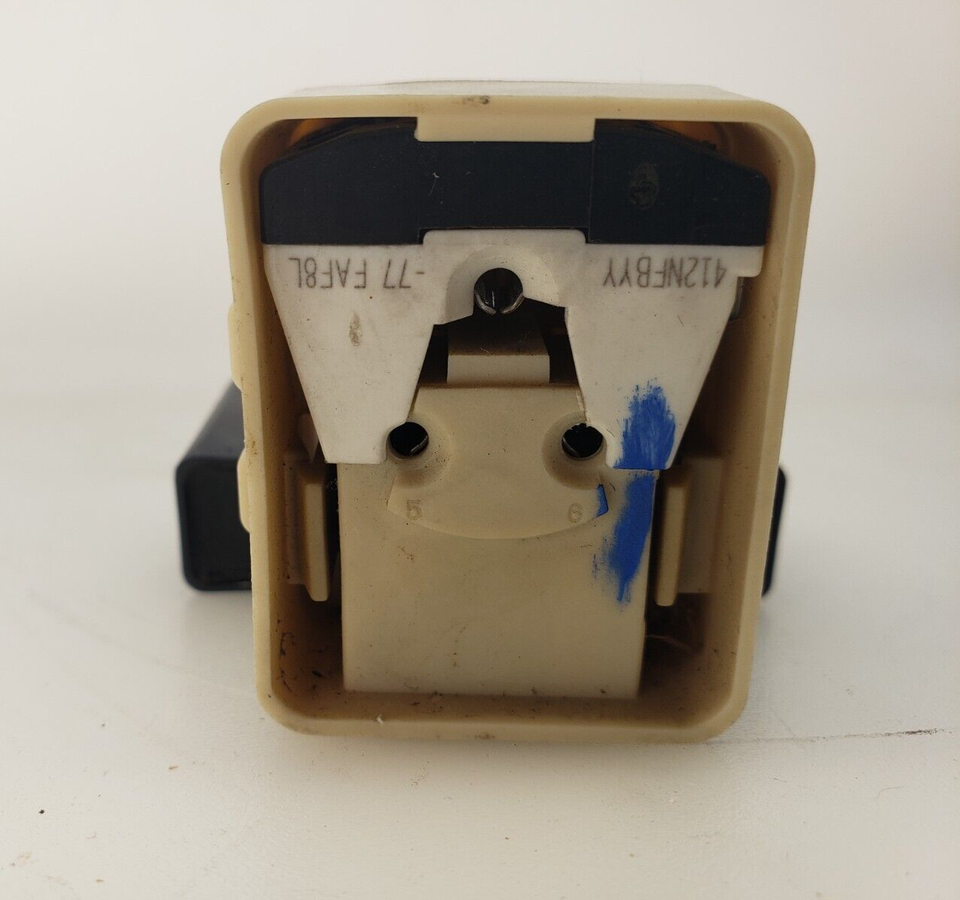 Ho Preso Questo Dispositivo Di Avviamento Per Il Mio Frigorifero Frigidaire. È Un Ricambio Della Scaroo, Compatibile Con Vari Modelli. Nuovo, Funziona Alla Grande!