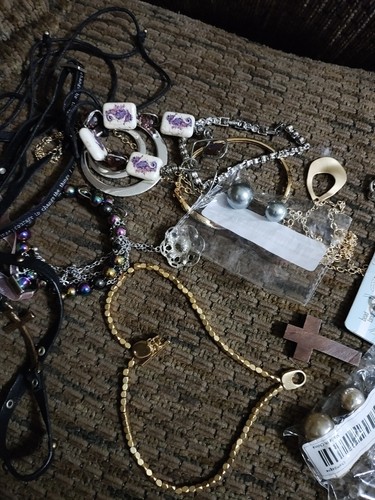 Assorted Costume Jewelry Lot 15pcs Earrings Necklaces Bracelets Multicolored - Picture 3 of 7