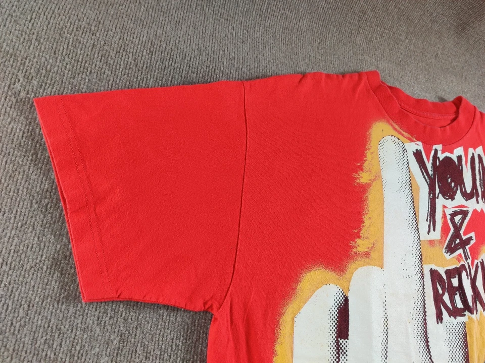 Camiseta para Hombres Young & Reckless XL Roja Dedo Medio Grande Gráfico FU Hecha en EE. UU. Foto 3 de 4