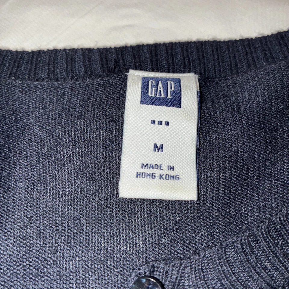 Suéter cárdigan negro ligero para mujer Gap talla mediana Foto 3 de 4