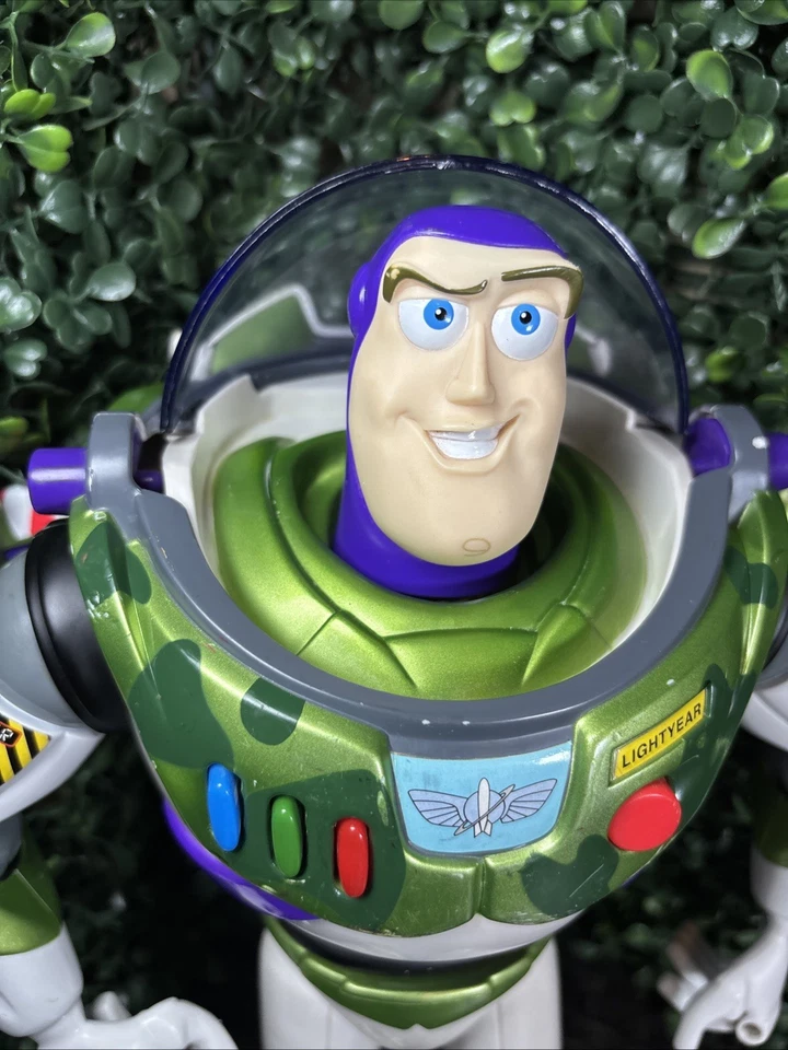 DISNEY PIXAR TOY STORY 2 BUZZ LIGHTYEAR RESCUE GEAR CAMO TOY FIGURE - Image 2 of 4
